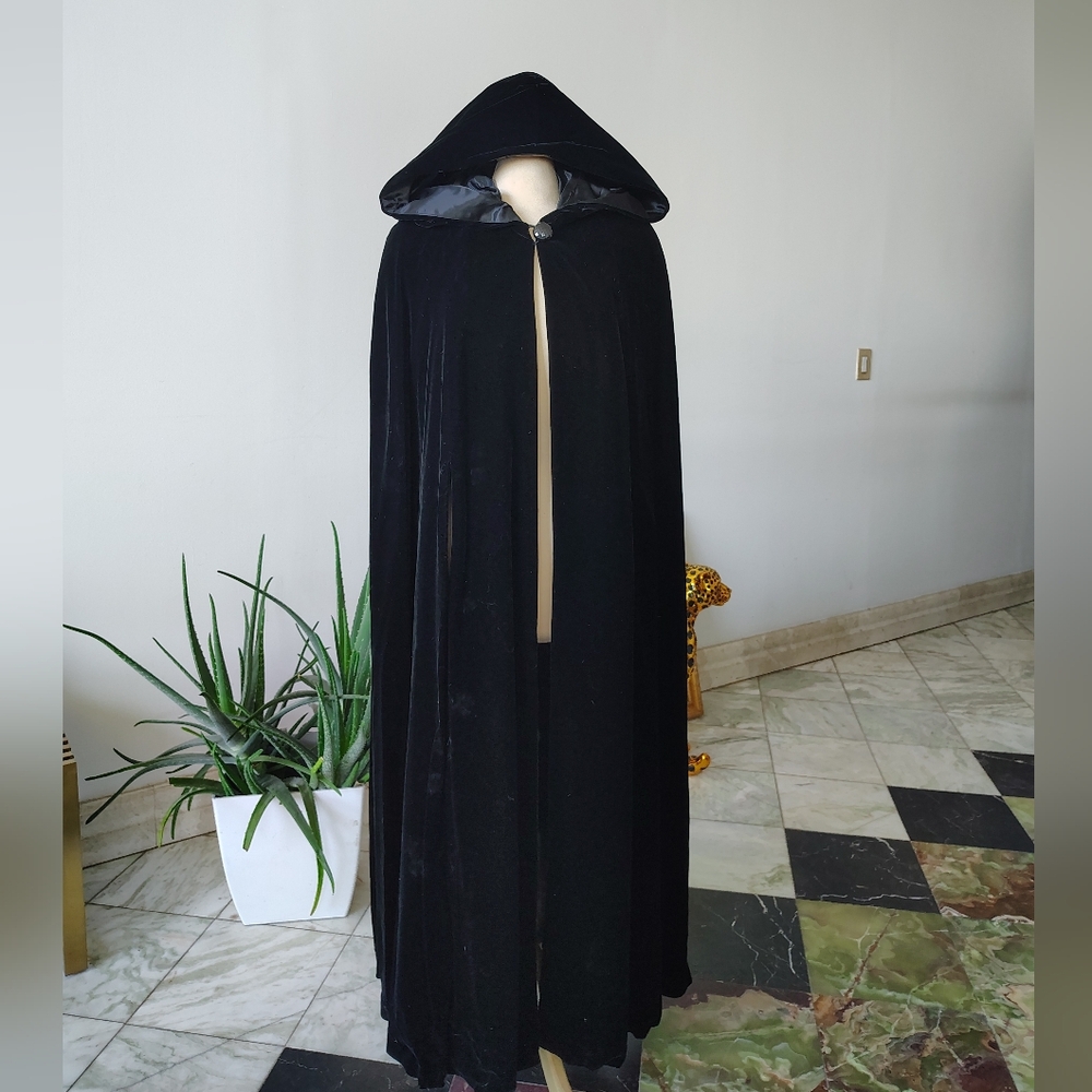 Kay Unger Black Hooded Velvet Cape Floor Length